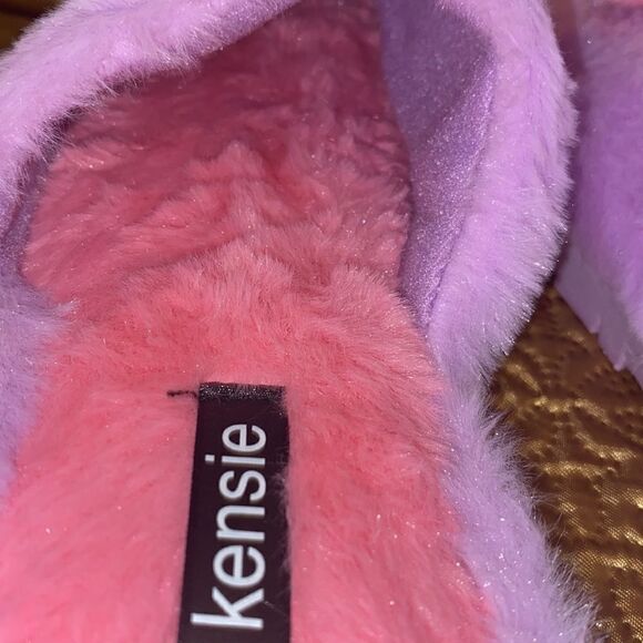 Plush Bow Slippers  - Picture 3 of 5